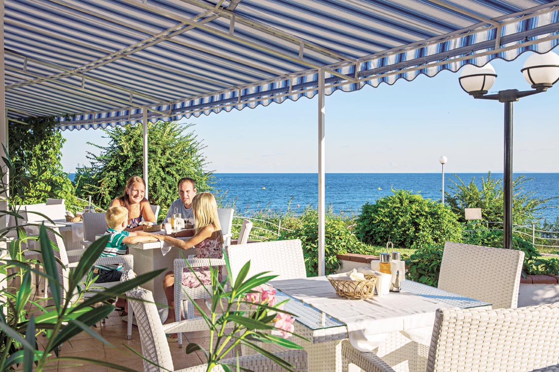 PrimaSol Sineva Beach Restaurant